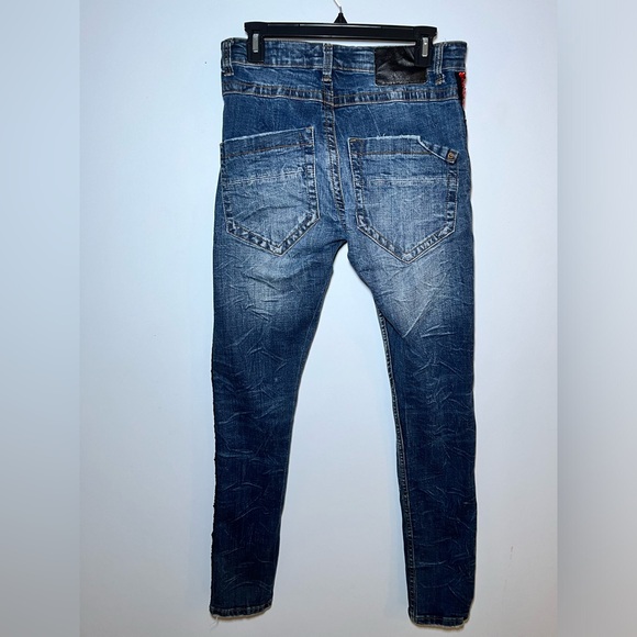 SMUGGLER’S MOON JEANS SLIM FIT DISTRESSED W/ RHINESTONE TRIM. W 30 / L 31 - Picture 4 of 16